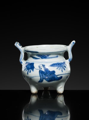 Lot 158 - A SMALL BLUE AND WHITE ‘SAGE’ TRIPOD CENSER, 16TH-17TH CENTURY