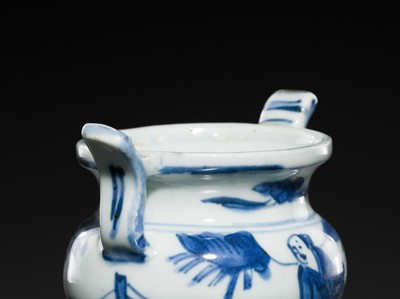 Lot 158 - A SMALL BLUE AND WHITE ‘SAGE’ TRIPOD CENSER, 16TH-17TH CENTURY