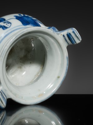 Lot 158 - A SMALL BLUE AND WHITE ‘SAGE’ TRIPOD CENSER, 16TH-17TH CENTURY