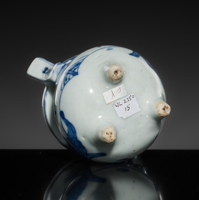 Lot 158 - A SMALL BLUE AND WHITE ‘SAGE’ TRIPOD CENSER, 16TH-17TH CENTURY