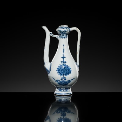Lot 166 - A SMALL BLUE AND WHITE EWER, LATE MING-EARLY QING DYNASTY
