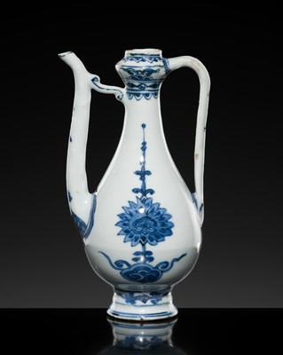 Lot 166 - A SMALL BLUE AND WHITE EWER, LATE MING-EARLY QING DYNASTY