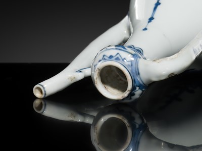 Lot 166 - A SMALL BLUE AND WHITE EWER, LATE MING-EARLY QING DYNASTY