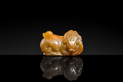 Lot 101 - AN AGATE FIGURE OF A MYTHICAL BEAST, 17TH-18TH CENTURY
