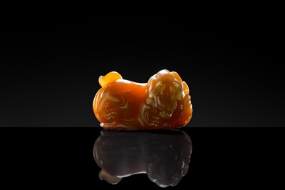 Lot 101 - AN AGATE FIGURE OF A MYTHICAL BEAST, 17TH-18TH CENTURY