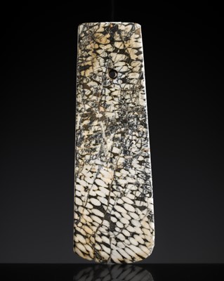 Lot 64 - A BLACK AND WHITE ‘STRIPED’ MARBLE AXE, YUE, LATE NEOLITHIC PERIOD-EARLY BRONZE AGE