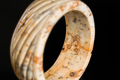 Lot 95 - A YELLOW AND RUSSET JADE ‘ROPE-TWIST’ BANGLE, HAN DYNASTY OR EARLIER
