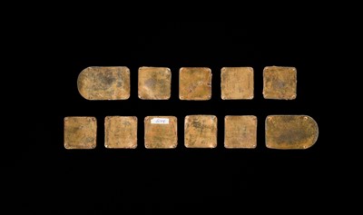 Lot 50 - A SET OF ELEVEN INCISED AND GILT JADE ‘IMMORTAL BANQUET’ BELT PLAQUES WITH GILT SILVER MOUNTS, LIAO DYNASTY