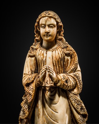Lot 123 - AN INDO-PORTUGUESE IVORY FIGURE OF OUR LADY OF THE IMMACULATE CONCEPTION, GOA, LATE 17TH CENTURY