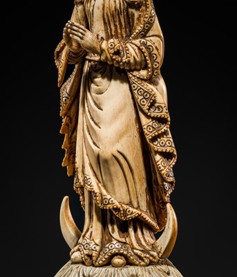 Lot 123 - AN INDO-PORTUGUESE IVORY FIGURE OF OUR LADY OF THE IMMACULATE CONCEPTION, GOA, LATE 17TH CENTURY