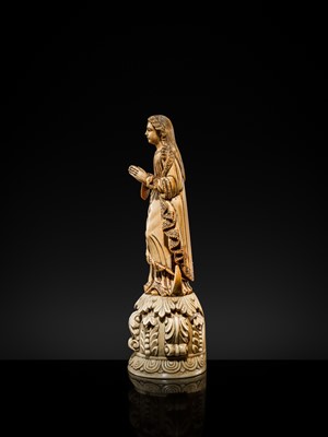Lot 123 - AN INDO-PORTUGUESE IVORY FIGURE OF OUR LADY OF THE IMMACULATE CONCEPTION, GOA, LATE 17TH CENTURY