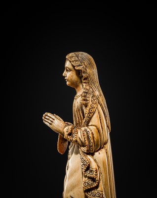 Lot 123 - AN INDO-PORTUGUESE IVORY FIGURE OF OUR LADY OF THE IMMACULATE CONCEPTION, GOA, LATE 17TH CENTURY