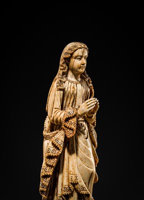 Lot 123 - AN INDO-PORTUGUESE IVORY FIGURE OF OUR LADY OF THE IMMACULATE CONCEPTION, GOA, LATE 17TH CENTURY