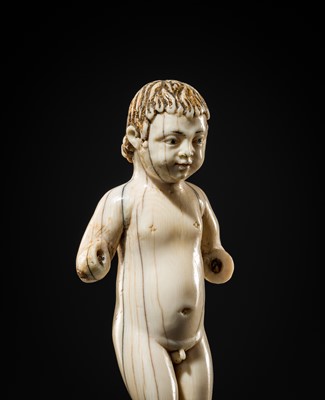 Lot 124 - AN INDO-PORTUGUESE IVORY FIGURE OF THE INFANT CHRIST, GOA, SECOND HALF OF THE 17TH CENTURY