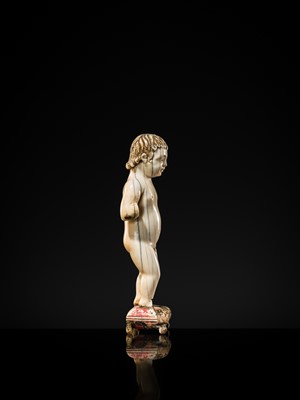 Lot 124 - AN INDO-PORTUGUESE IVORY FIGURE OF THE INFANT CHRIST, GOA, SECOND HALF OF THE 17TH CENTURY