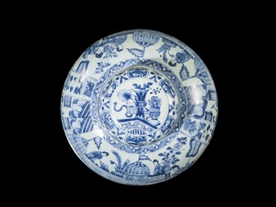 Lot 26 - A LARGE BLUE AND WHITE ‘LADIES’ JAR AND COVER, KANGXI PERIOD