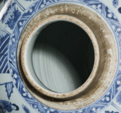 Lot 26 - A LARGE BLUE AND WHITE ‘LADIES’ JAR AND COVER, KANGXI PERIOD