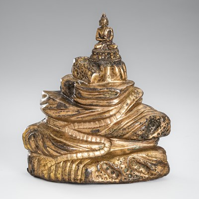 Lot 733 - AN MINIATURE BRONZE FIGURE OF BUDDHA AMITAYUS SET ON A PATINATED COPPER ROCK