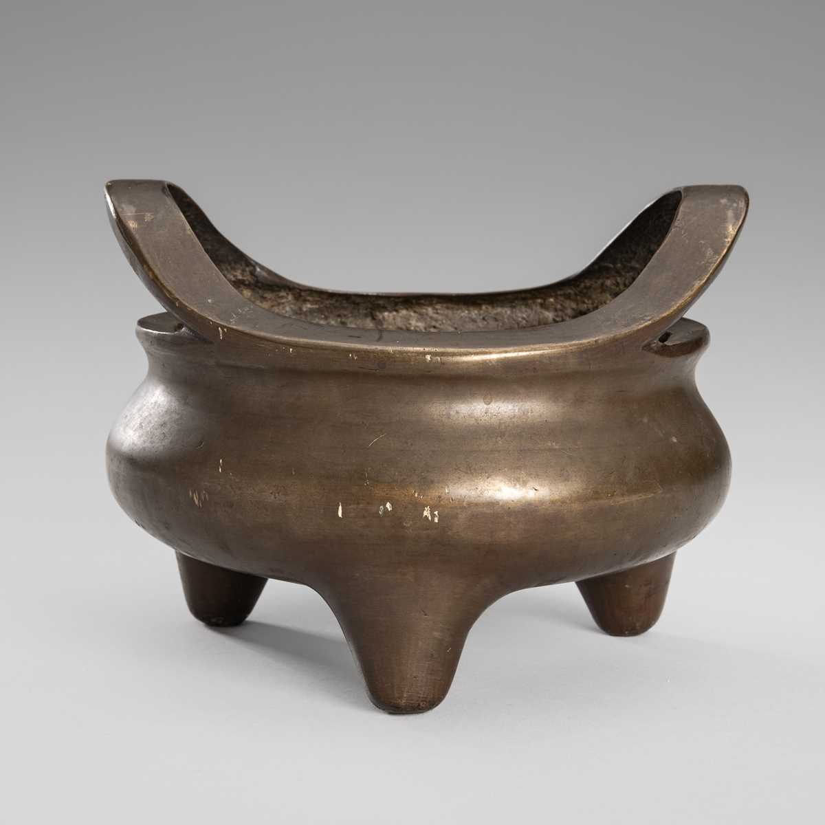 A BRONZE TRIPOD CENSER, LATE QING DYNASTY