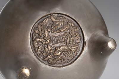 A BRONZE TRIPOD CENSER, LATE QING DYNASTY