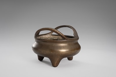 A BRONZE TRIPOD CENSER, LATE QING DYNASTY