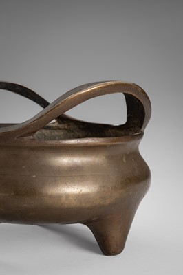 A BRONZE TRIPOD CENSER, LATE QING DYNASTY