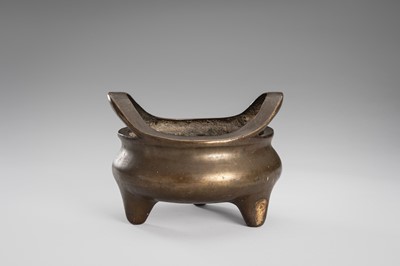 A BRONZE TRIPOD CENSER, LATE QING DYNASTY