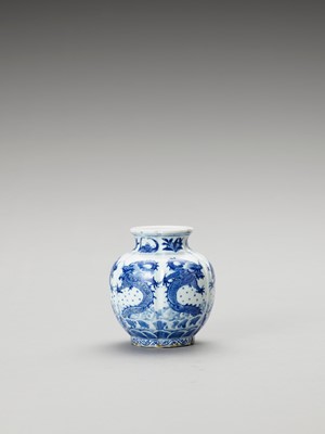 Lot 651 - A SMALL BLUE AND WHITE ‘DRAGON’ VASE