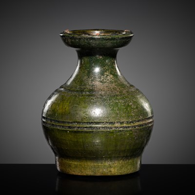Lot 191 - AN EMERALD-GREEN GLAZED POTTERY JAR, HAN DYNASTY