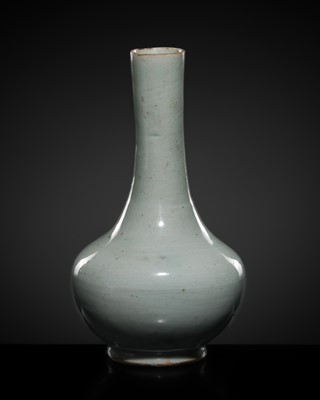 Lot 210 - A FINE QINGBAI GLAZED PORCELAIN BOTTLE VASE, SONG DYNASTY