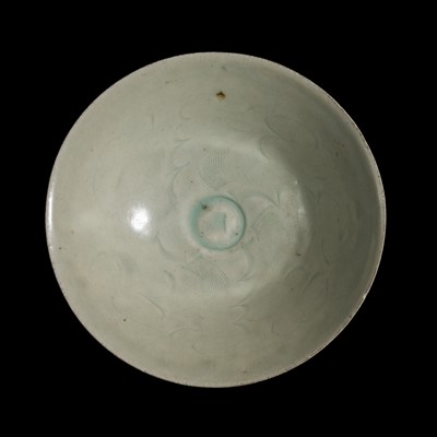 Lot 206 - A FINELY CARVED QINGBAI ‘CLOUD SCROLL’ BOWL, NORTHERN SONG DYNASTY