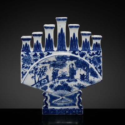 Lot 251 - A BLUE AND WHITE PORCELAIN TULIP VASE, QING DYNASTY
