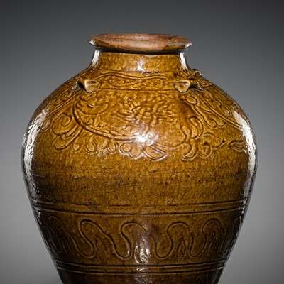 Lot 257 - A BROWN GLAZED MARTABAN STONEWARE STORAGE JAR, QING DYNASTY