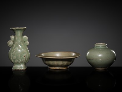Lot 239 - A SELECTION OF SMALL LONGQUAN CELADON GLAZED WARES, YUAN - MING DYNASTY