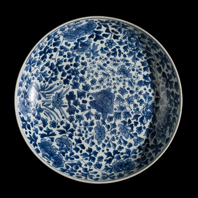 Lot 252 - A LARGE BLUE AND WHITE 'FLOWER' DISH, EARLY QING DYNASTY