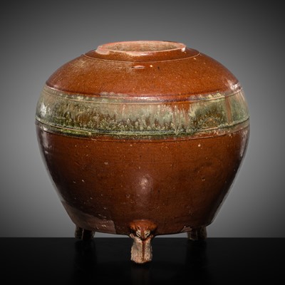 Lot 187 - A BROWN AND GREEN GLAZED POTTERY TRIPOD JAR WITH BEAR SHAPE FEET, HAN DYNASTY