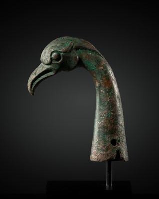 Lot 113 - A POWERFUL BIRD-HEAD BRONZE FINIAL, WESTERN INNER MONGOLIA, 6TH-4TH CENTURY BC