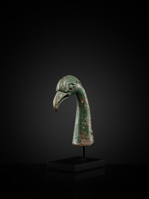 Lot 113 - A POWERFUL BIRD-HEAD BRONZE FINIAL, WESTERN INNER MONGOLIA, 6TH-4TH CENTURY BC