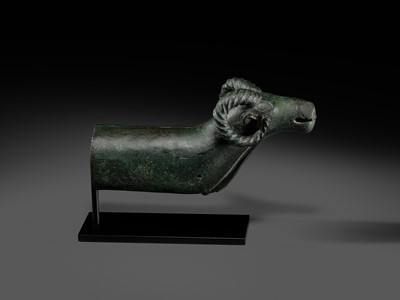 Lot 116 - A ‘RAM'S HEAD’ BRONZE CHARIOT FITTING, WESTERN MONGOLIA, CIRCA 4TH-3RD CENTURY BC