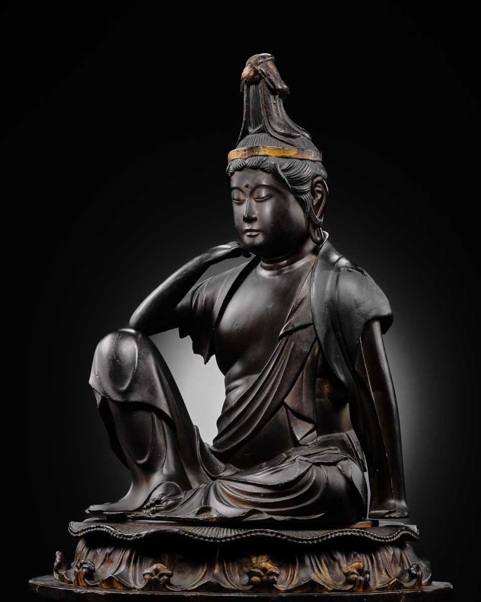 Lot 174 - AN IMPRESSIVE LARGE GILT AND LACQUERED WOOD FIGURE OF NYOIRIN KANNON, THE BODHISATTVA OF WISH-FULFILLING COMPASSION, LATE KAMAKURA TO EARLY MUROMACHI PERIOD