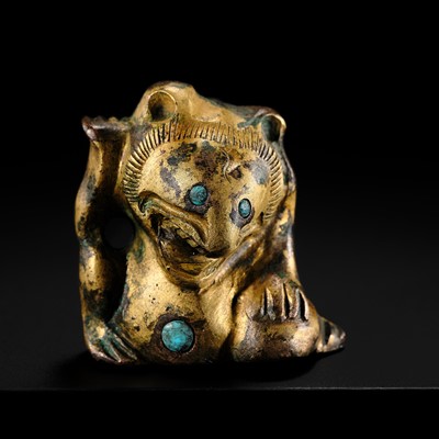 Lot 91 - A RARE TURQUOISE-INLAID GILT-BRONZE ‘BEAR’ SUPPORT FITTING, HAN DYNASTY