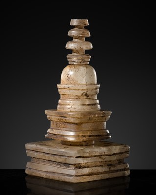 Lot 573 - A ROCK CRYSTAL RELIQUARY IN THE FORM OF A STUPA, ANCIENT REGION OF GANDHARA