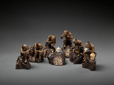 Lot 306 - A COMPLETE AND RARE SET OF SHIWAN ‘XIANGQI’ FIGURES, REPUBLIC PERIOD