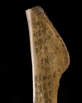 Lot 389 - AN INSCRIBED ORACLE BONE, SHANG DYNASTY