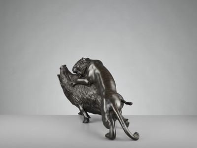 Lot 5 - GENRYUSAI SEIYA: A TIGER AND BOAR BRONZE