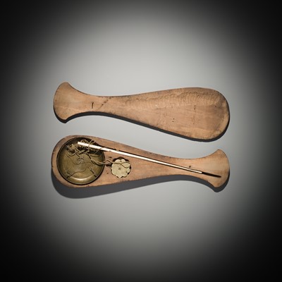 Lot 122 - A BAITONG STEELYARD AND MATCHING WOOD CASE, DOTCHIN, 19TH CENTURY