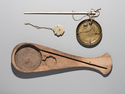 Lot 122 - A BAITONG STEELYARD AND MATCHING WOOD CASE, DOTCHIN, 19TH CENTURY