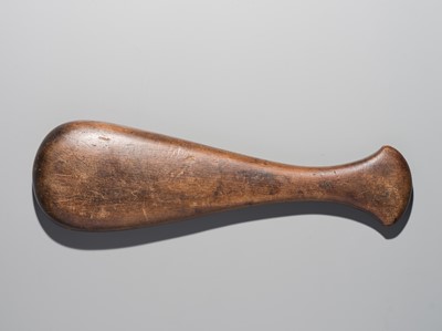 Lot 122 - A BAITONG STEELYARD AND MATCHING WOOD CASE, DOTCHIN, 19TH CENTURY