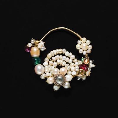 Lot 202 - A GROUP OF TWO 18K GOLD NOSE RINGS, AN 18K GOLD AMULET, AND TWO INLAID PENDANTS, 20TH CENTURY AND EARLIER