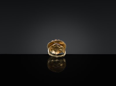 Lot 199 - A GOLD FILIGREE ROSETTE RING, MUGHAL, NORTHERN INDIA, 19TH-20TH CENTURY